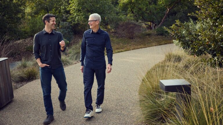 tim-cook-john-ternus-apple-ceo